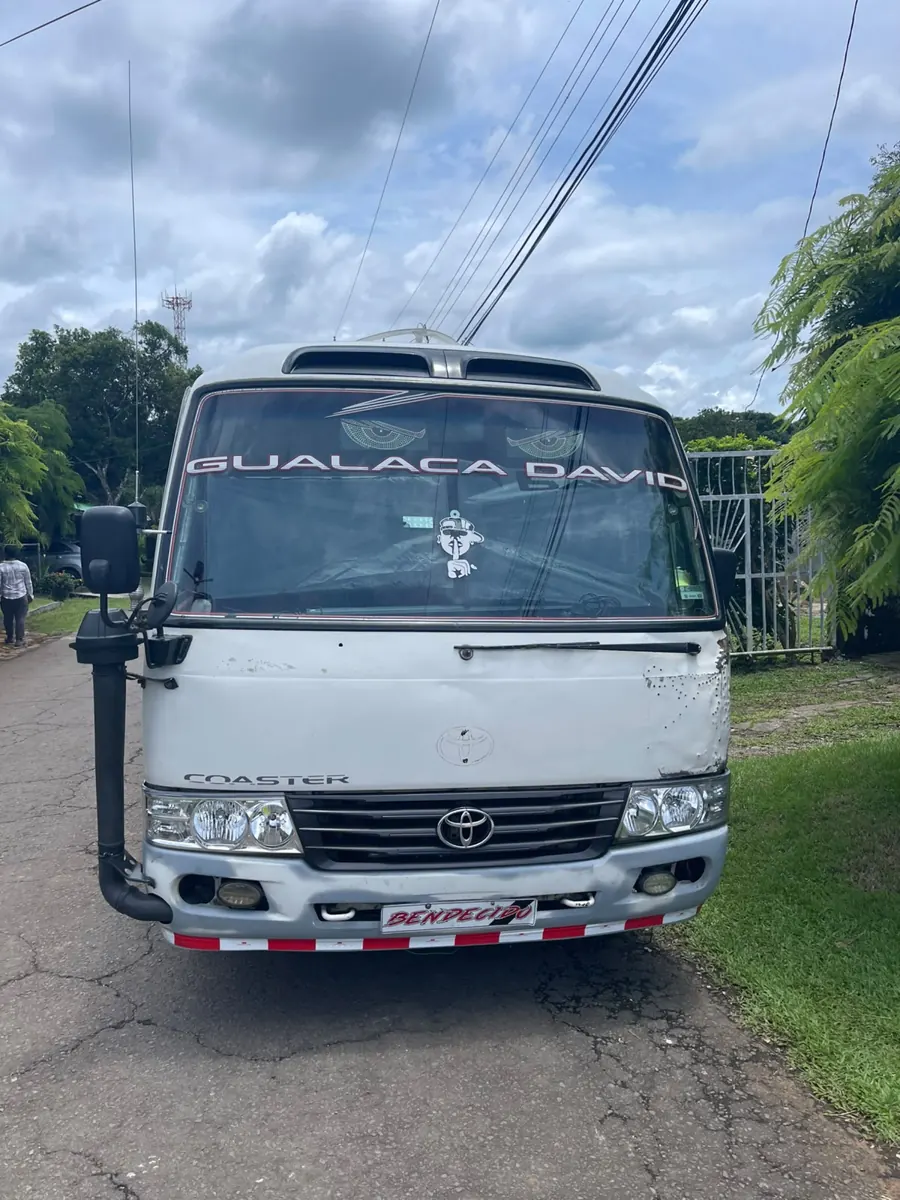 Chiva Toyota Coaster de la ruta Gualaca – David equipada por MiCita